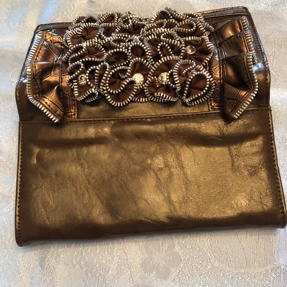 Ruffled Clutch - Picture 4 of 4
